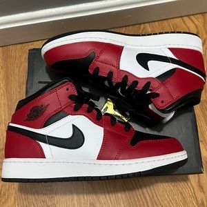 JORDAN RETRO 1 MID- GRADESCHOOL